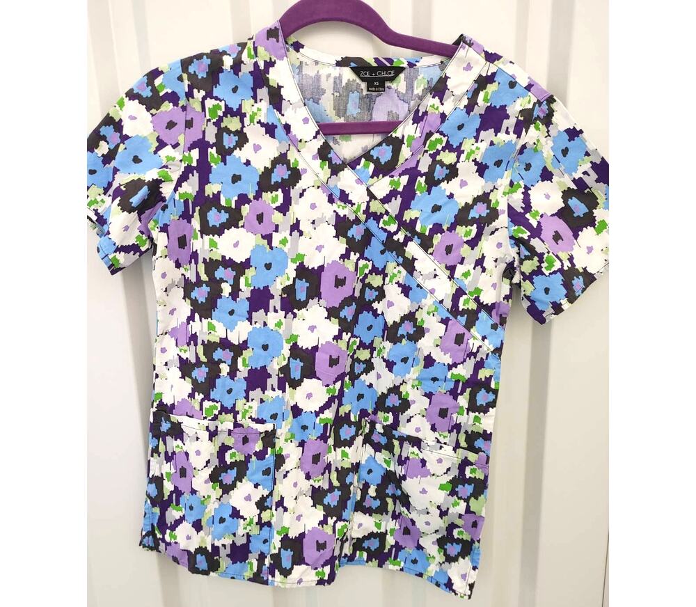 Zoe + Chloe Scrub Top Vneck Floral XS 100% Cotton
